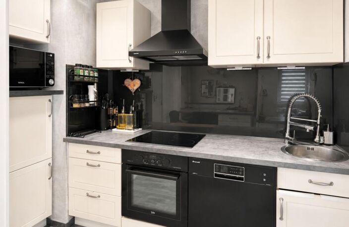 Appartement T4/T5  82 m2 Marseille 13009 — photo 5