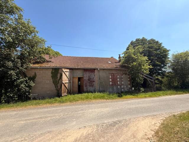 Ancienne grange à finir de restaurer 140m², 4 chambres, sur 1,2 hectares de terrain, 79 000 € — photo du bien