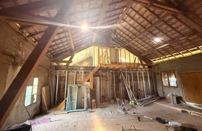 Ancienne grange à finir de restaurer 140m², 4 chambres, sur 1,2 hectares de terrain, 79 000 € — photo 2