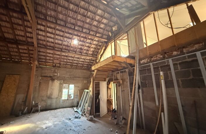 Ancienne grange à finir de restaurer 140m², 4 chambres, sur 1,2 hectares de terrain, 79 000 € — photo 3