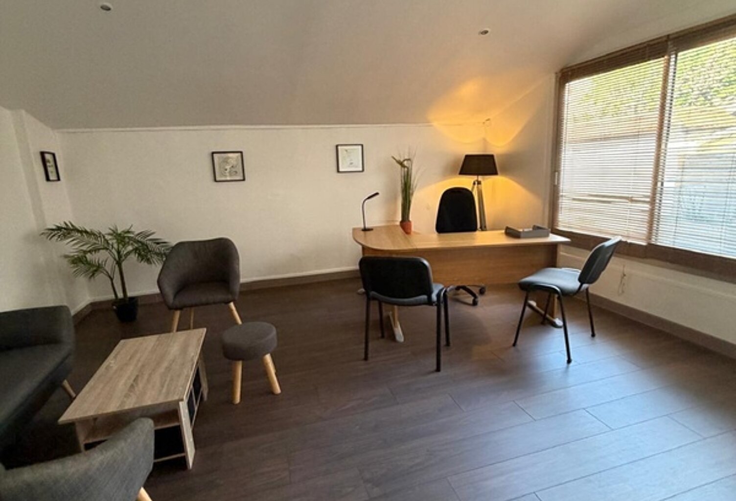 BORDEAUX CENTRE – BUREAUX MEUBLÉS ET ÉQUIPÉS DANS UN ESPACE PROFESSIONNEL RECONNU — photo 1
