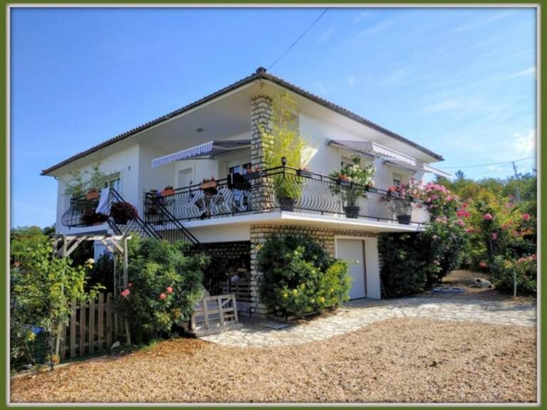 Maison à vendre 7 pièces CHALAIS (16) — photo 1
