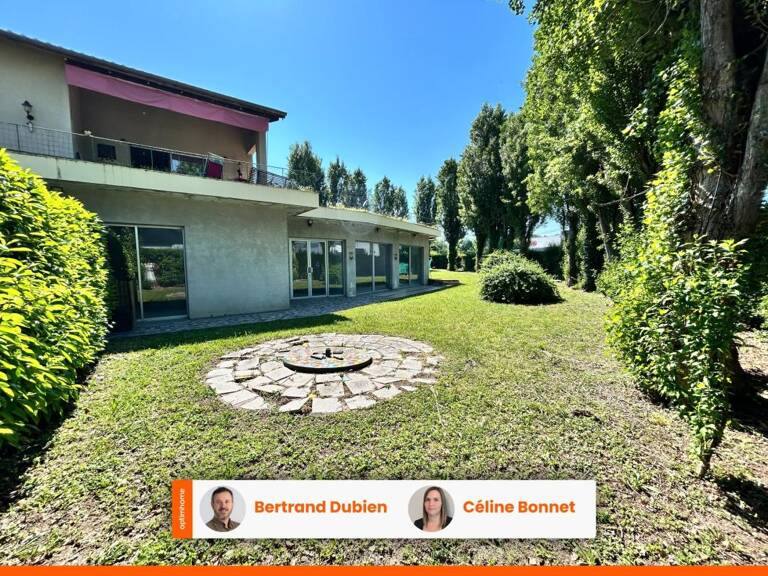 GRANDE MAISON AVEC DEPENDANCES ET FORT POTENTIEL PROFESSIONNEL - BILLOM — photo 1