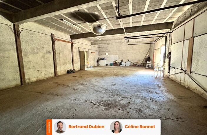 GRANDE MAISON AVEC DEPENDANCES ET FORT POTENTIEL PROFESSIONNEL - BILLOM — photo 3