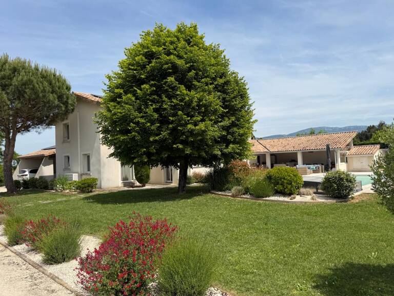 Maison 246 m², 4 chambres, piscine, terrain 2500 m² — photo 1