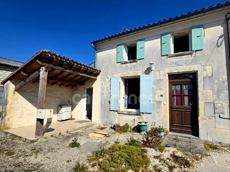 Maison à vendre 3 pièces  (61M²) Ancienne ferme avec dépendances sur 2 770 m² de terrain – La Brousse (17160) — photo 1