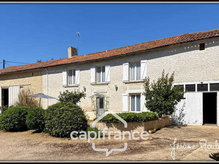 Maison en pierre à vendre Champigny-En-Rochereau (86), 6 pièces, 4 chambres, terrain 1 900 m² avec dépendances — photo 1