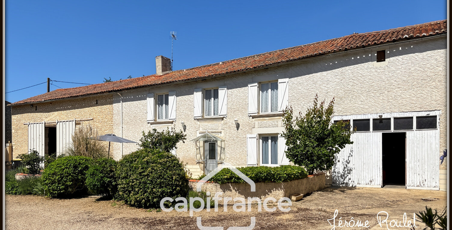 Maison en pierre à vendre Champigny-En-Rochereau (86), 6 pièces, 4 chambres, terrain 1 900 m² avec dépendances — photo 1
