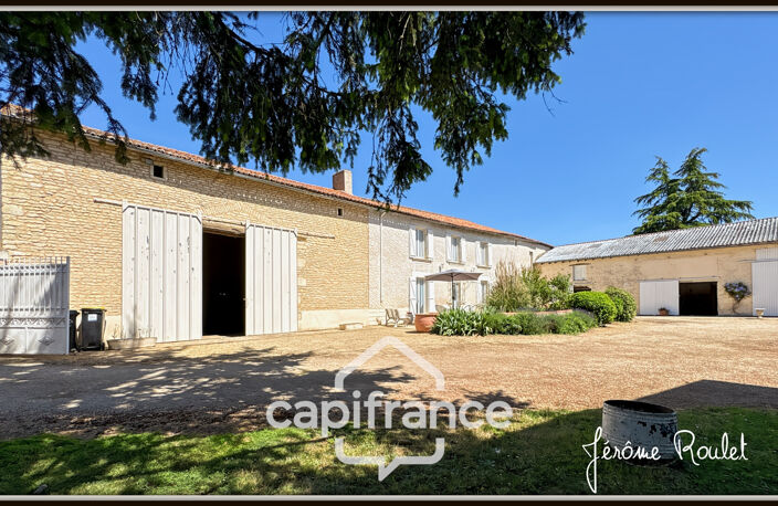 Maison en pierre à vendre Champigny-En-Rochereau (86), 6 pièces, 4 chambres, terrain 1 900 m² avec dépendances — photo 5