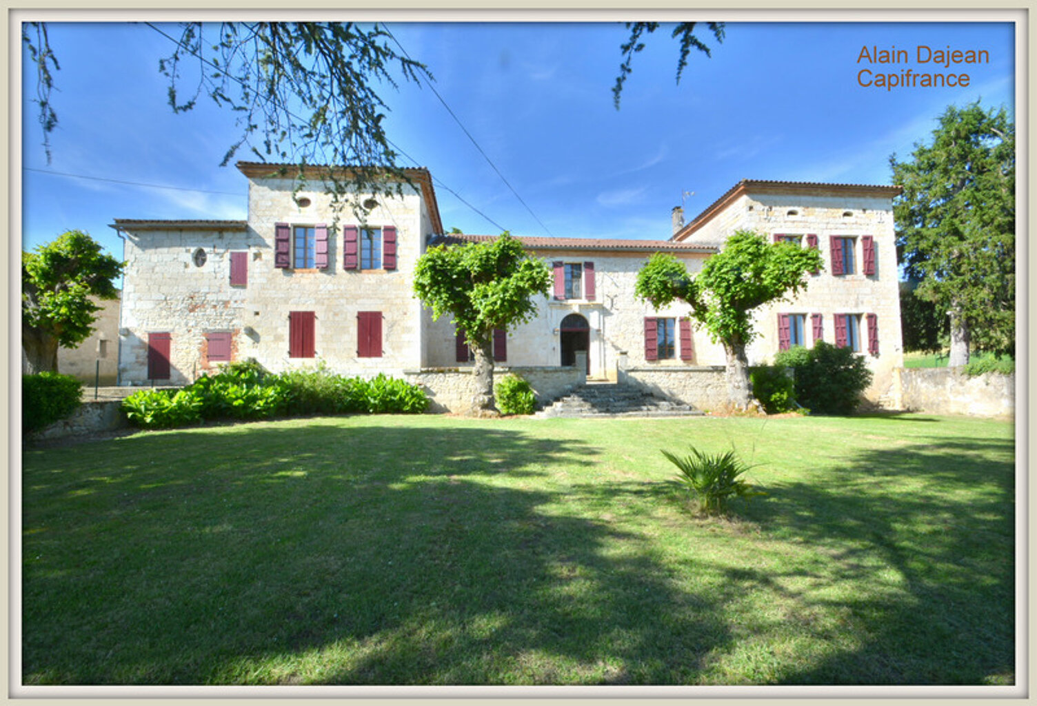 Dpt Lot et Garonne (47), à vendre proche d' AGEN Propriété P8 de 385 m² plus dépendances de 400 M2- Terrain d'une Hectare — photo 1