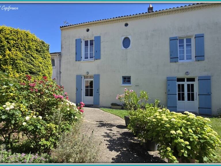 Maison DE VILLAGE à vendre 7 pièces dont 5 CHAMBRES LOULAY (17) avec DEPENDANCES (garage 54m² + préau) — photo 1