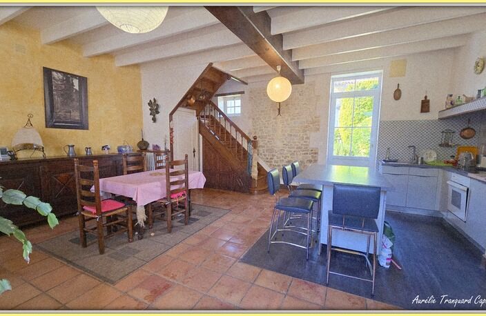 Maison DE VILLAGE à vendre 7 pièces dont 5 CHAMBRES LOULAY (17) avec DEPENDANCES (garage 54m² + préau) — photo 3