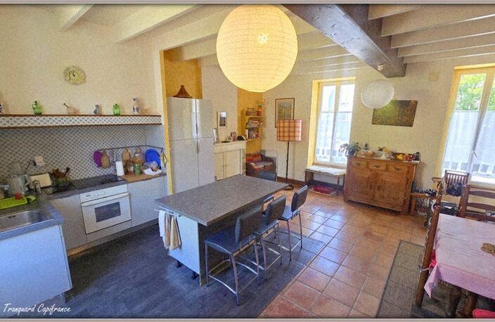 Maison DE VILLAGE à vendre 7 pièces dont 5 CHAMBRES LOULAY (17) avec DEPENDANCES (garage 54m² + préau) — photo 5