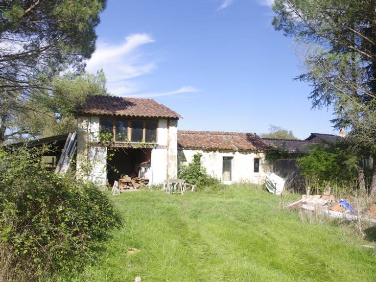 Maison en pierre à restaurer de 200 m², 8 pièces à aménager, terrain d'environ 3ha située au calme à vendre — photo 1
