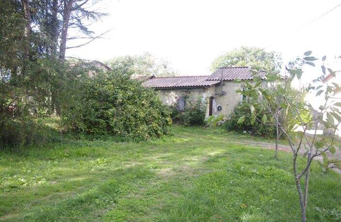 Maison en pierre à restaurer de 200 m², 8 pièces à aménager, terrain d'environ 3ha située au calme à vendre — photo 2