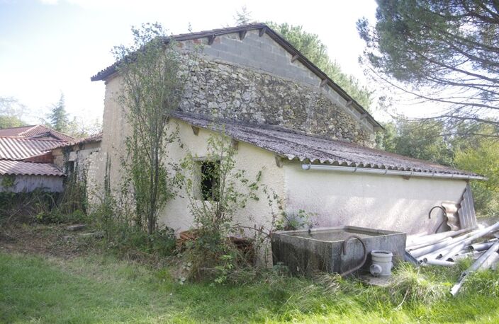 Maison en pierre à restaurer de 200 m², 8 pièces à aménager, terrain d'environ 3ha située au calme à vendre — photo 3