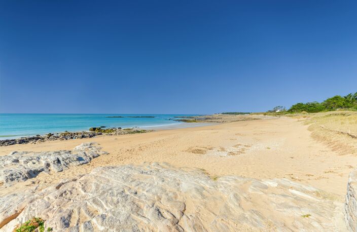 LA TURBALLE PLAGES ET CRIQUES A 4 MINUTES A PIED – VILLA PLAIN PIED 4 Chambres & 1 Dortoir – Jardin AU CALME, clos sans vis-à-vis -Rénovation moderne et chaleureuse — photo 4