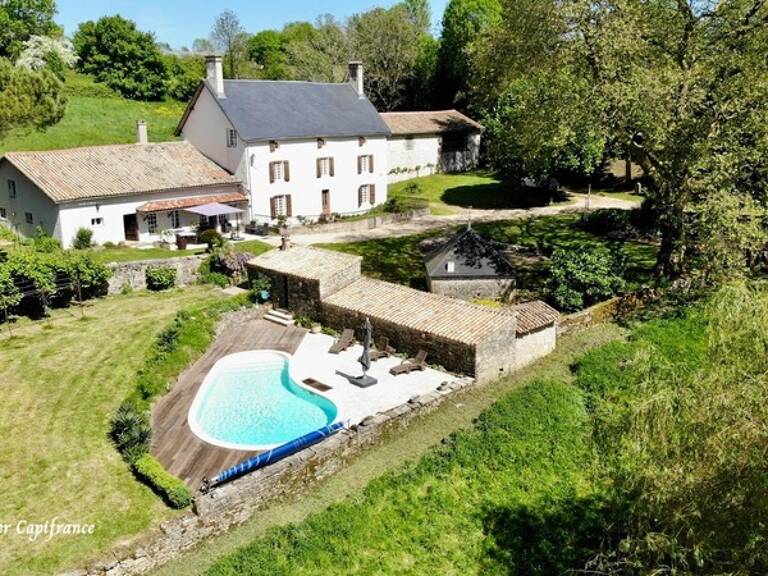 Propriété de charme à la campagne – 305 m² habitables sur 4,8 hectares avec piscine et dépendances — photo 1