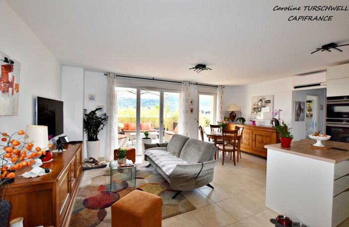 SOLLIES PONT (83) - SUPERBE T3 DE 65M² DERNIER ÉTAGE AVEC 60M² DE TERRASSES ET 2 PARKINGS — photo 2