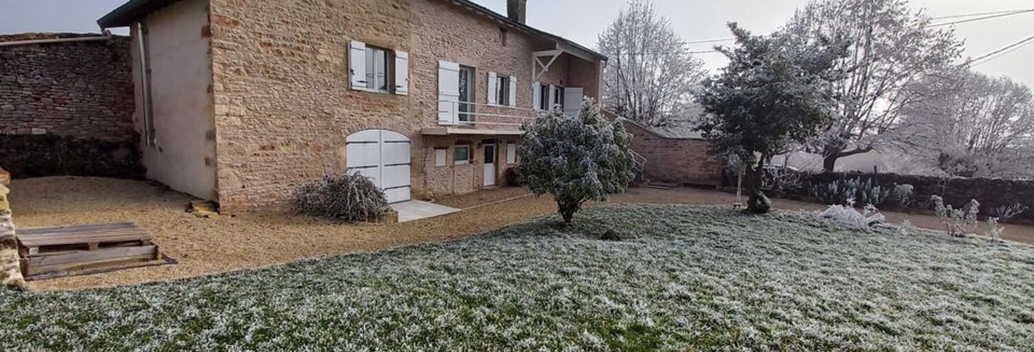 Appartement 1 Pièce 37 m² à louer à La Roche-Vineuse (71960)