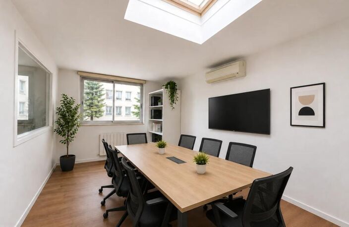 Exclusivité Corpimmo. Surface de 105 m² utile sur cour, climatisée, à louer à 150m du métro et Place Marcel Sembat — photo 2