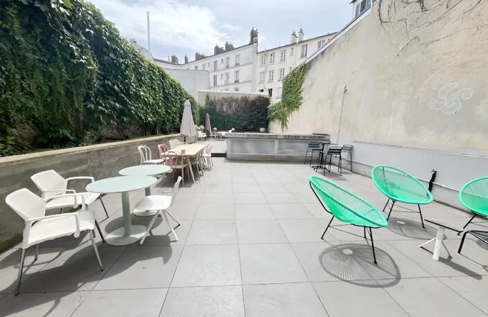 Dans le nord de Boulogne-Billancourt, dans un immeuble en R+4 avec terrasses, jardins, salle de sport et proches des commerces et des transports, nous vous proposons à la location plusieurs surfaces de bureaux rénovées — photo 4
