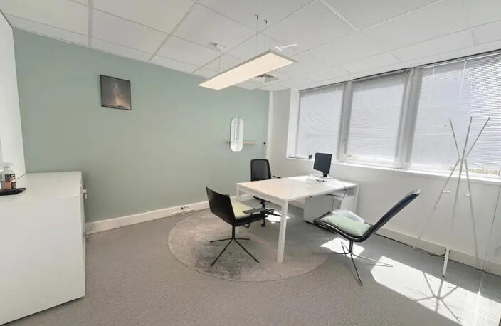 Dans le nord de Boulogne-Billancourt, dans un immeuble en R+4 avec terrasses, jardins, salle de sport et proches des commerces et des transports, nous vous proposons à la location plusieurs surfaces de bureaux rénovées — photo 5