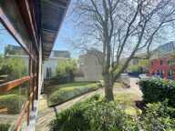 Bureaux à louer à Issy les Moulineaux: 89 m² en bord de Seine, volumes spacieux, un open space et un bureau. 2 places de stationnement disponibles, espaces verts, table de ping-pong… — photo 2