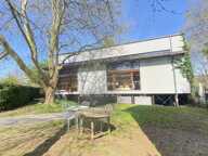 Bureaux à louer à Issy les Moulineaux: 89 m² en bord de Seine, volumes spacieux, un open space et un bureau. 2 places de stationnement disponibles, espaces verts, table de ping-pong… — photo 3