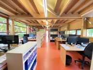 Bureaux à louer à Issy les Moulineaux: 89 m² en bord de Seine, volumes spacieux, un open space et un bureau. 2 places de stationnement disponibles, espaces verts, table de ping-pong… — photo 4