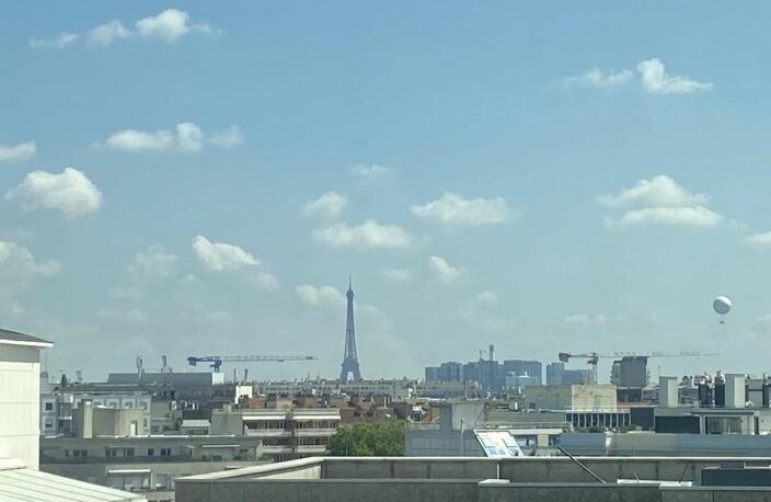 Dans un environnement tertiaire "quartier du Trapèze" et à proximité du métro ligne 9, CORPIMMO vous propose à la location deux plateaux de bureaux aux derniers étages au sein d'un immeuble de standing proche des transports en commun — photo 4