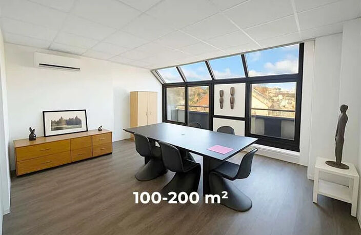 Que vous recherchiez une nouvelle surface de bureaux à louer ou à acheter à Boulogne-Billancourt, Issy-les-Moulineaux ou l'ouest parisien, nous vous accompagnons dans tous vos projets immobiliers : du conseil, aux transactions en passant par l'investissement — photo 2