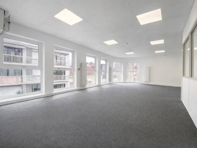 A proximité de la Place Marcel Sembat et du métro, CORPIMMO vous propose un plateau de bureaux à louer en bail commercial classique avec possibilité de bail flexible — photo 1