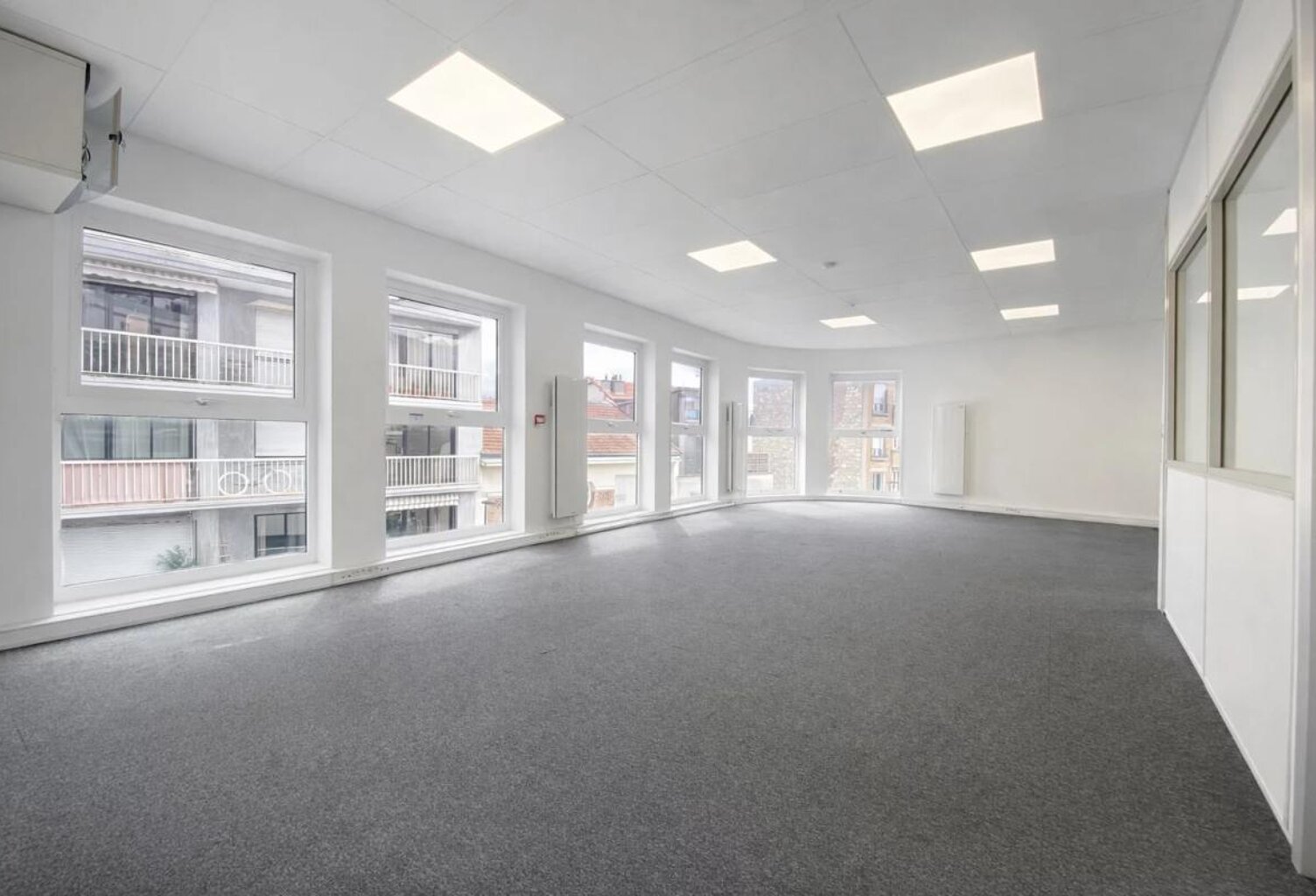 A proximité de la Place Marcel Sembat et du métro, CORPIMMO vous propose un plateau de bureaux à louer en bail commercial classique avec possibilité de bail flexible — photo 1