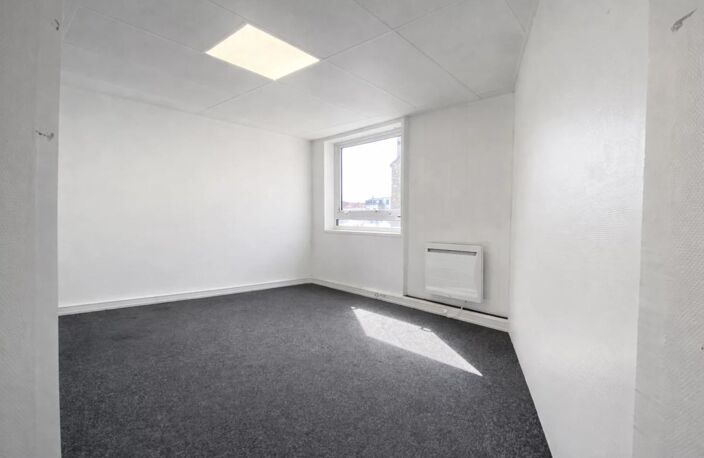 A proximité de la Place Marcel Sembat et du métro, CORPIMMO vous propose un plateau de bureaux à louer en bail commercial classique avec possibilité de bail flexible — photo 3