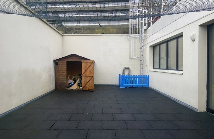 À 350 mètres du métro "Pont de Saint-Cloud", dans un immeuble moderne de standing restructuré et labelisé en 2018. Surface indépendante à louer avec ses 3 grands patios privatifs, accessible aux PMR — photo 4