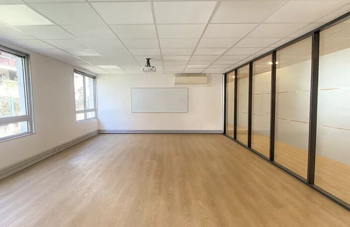 Plus de 500 m² d'espaces extérieurs privatifs terrasses, jardins et rooftop à profiter pleinement au sein d'un immeuble indépendant actuellement ERP de 5ème catégorie — photo 5
