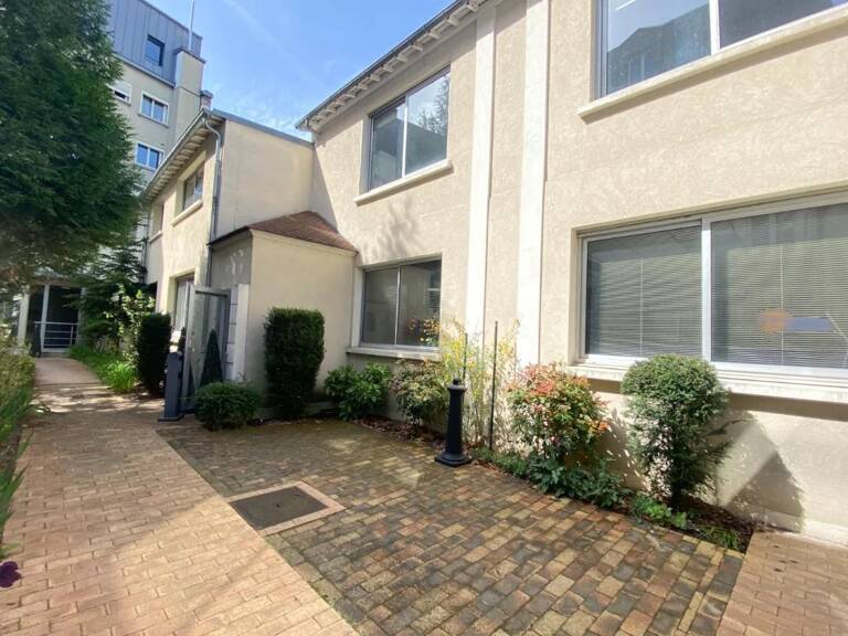 Exclusivité Corpimmo. Excellent rapport/loyer de 2450 €/mois Chargé. Surface Carrez de 86 m². Situation idéale à 150 m du métro L.9 et de la Place Marcel Sembat — photo 1