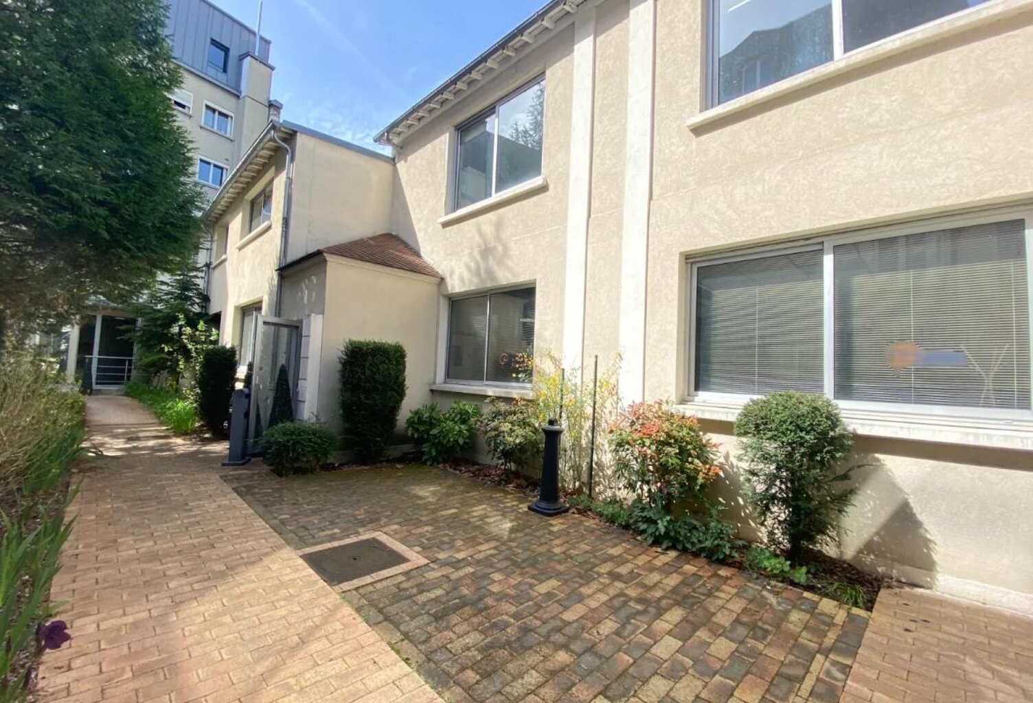 Exclusivité Corpimmo. Excellent rapport/loyer de 2450 €/mois Chargé. Surface Carrez de 86 m². Situation idéale à 150 m du métro L.9 et de la Place Marcel Sembat — photo 1