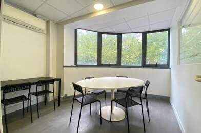 Bureau  3327 €