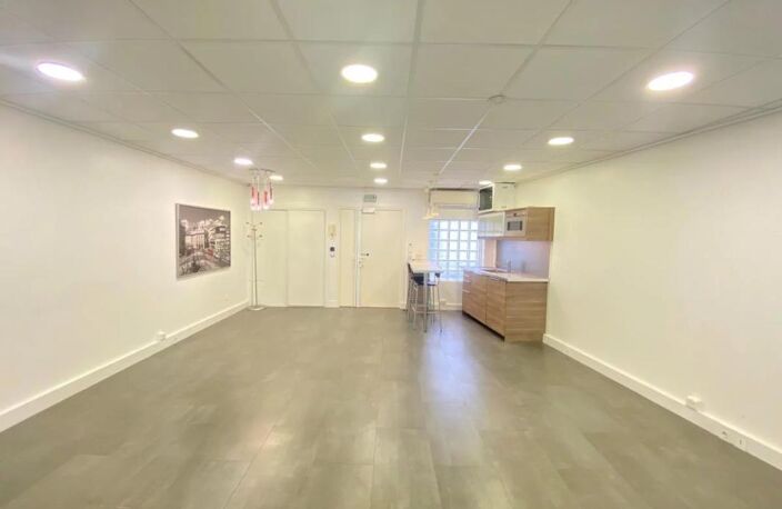 Bureaux A Louer de 90 m² à BOULOGNE BILLANCOURT dans un immeuble tertiaire avec parties communes de bon standing, ascenseur, contrôle d'accès, climatisation réversible.Bail flexible — photo 3