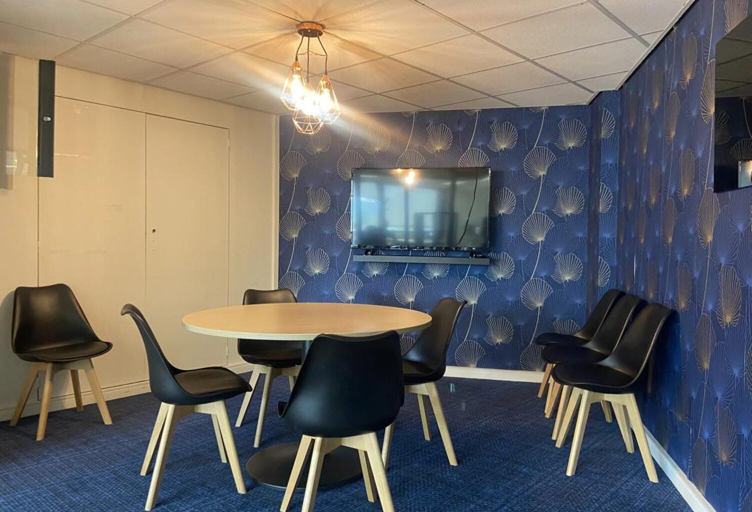 Les Bureaux de la Colline. Situé dans un environnement facile d’accès, proche des transports, et en coeur de ville, plateau de bureaux de 323 m² carrez à la vente — photo 1