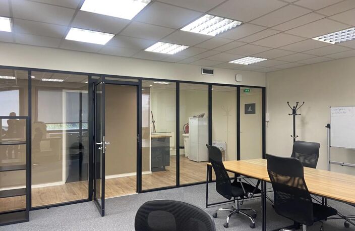 Les Bureaux de la Colline. Situé dans un environnement facile d’accès, proche des transports, et en coeur de ville, plateau de bureaux de 323 m² carrez à la vente — photo 3