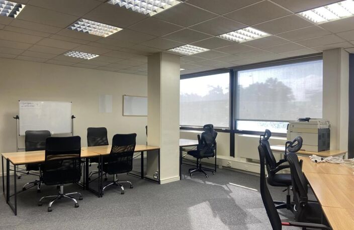 Les Bureaux de la Colline. Situé dans un environnement facile d’accès, proche des transports, et en coeur de ville, plateau de bureaux de 323 m² carrez à la vente — photo 4
