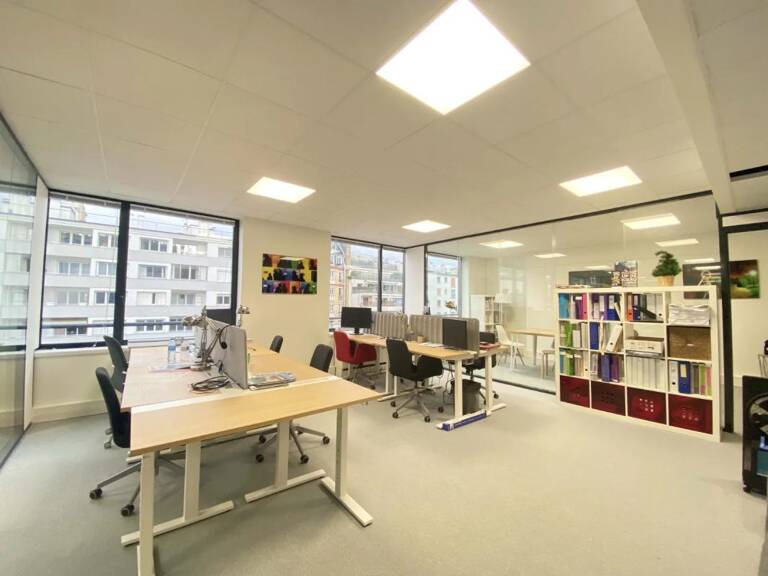 Corpimmo vous propose un très beau plateau de bureaux en étage élevé proche du métro, au 86 rue Anatole France à Levallois — photo 1