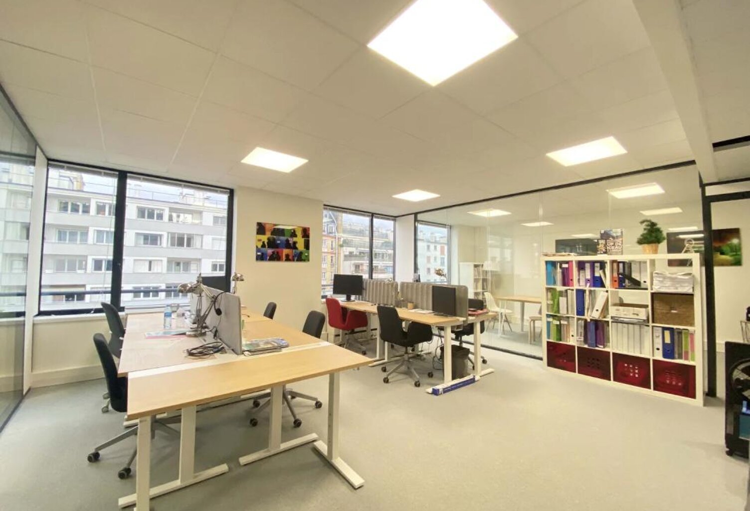Corpimmo vous propose un très beau plateau de bureaux en étage élevé proche du métro, au 86 rue Anatole France à Levallois — photo 1