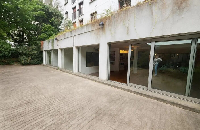 Bureaux en duplex à vendre de 261,65 m² avec terrasse et jardin privatif de + de 100 m² a toute proximité du métro et du centre ville de Montrouge, opportunité idéale pour investissement ou développement — photo 2