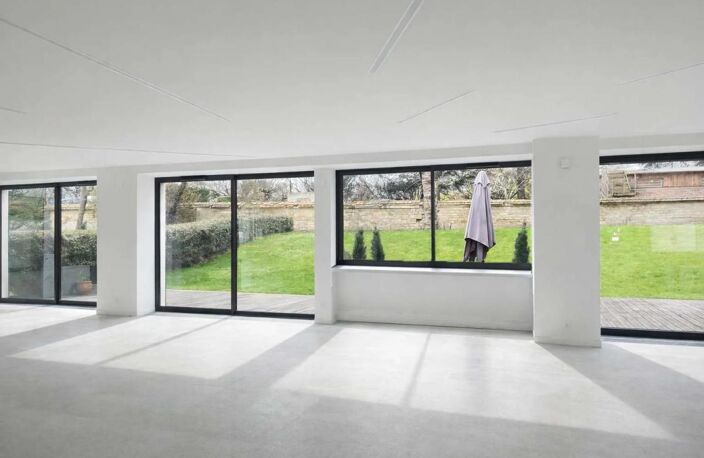 BUREAUX DE STANDING DE 699 M² AVEC TERRASSE, JARDIN ET 15 PARKINGS- RUEIL-MALMAISON — photo 3