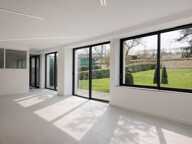 BUREAUX DE STANDING DE 699 M² AVEC TERRASSE, JARDIN ET 15 PARKINGS- RUEIL-MALMAISON — photo 4