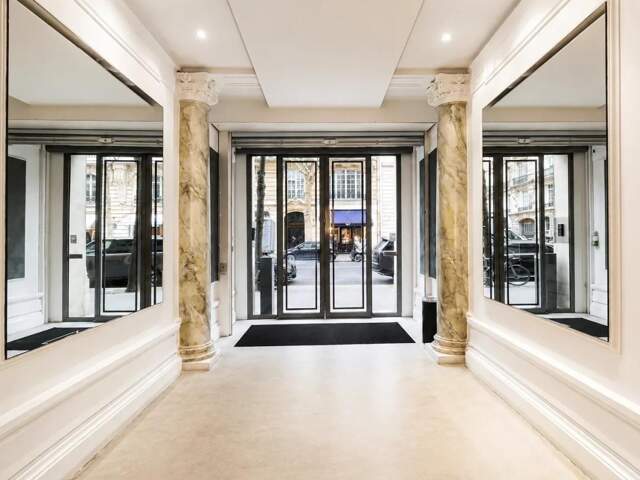 Bureaux à louer 351m² PARIS 16ème Nord, transports proches, ascenseur, accès sécurisé, hôte d’accueil, plug&play, chauffage immeuble, fibre optique, parquet, salles de réunion — photo du bien
